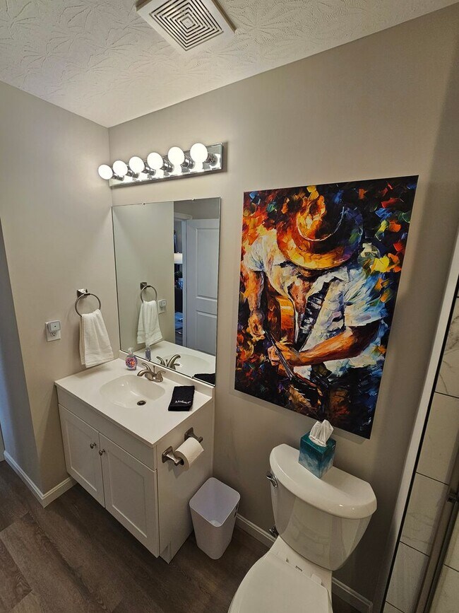 Building Photo - 814 Pierson Rd