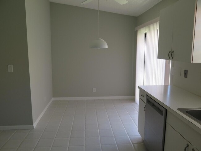 Building Photo - 2668 La Lique Cir