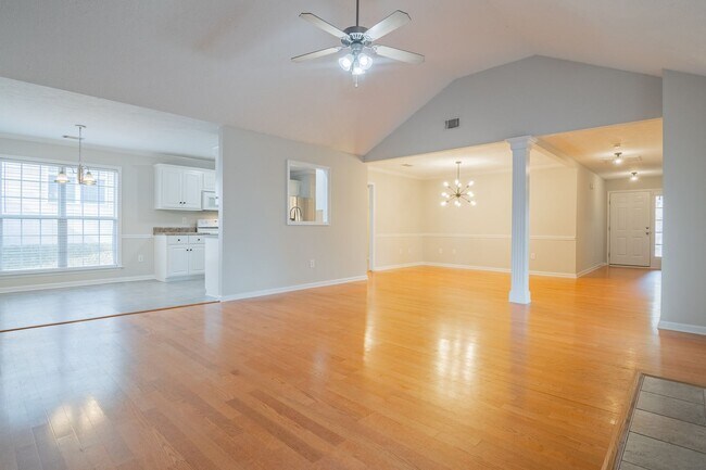 Building Photo - Updated 3 Bedroom Ranch