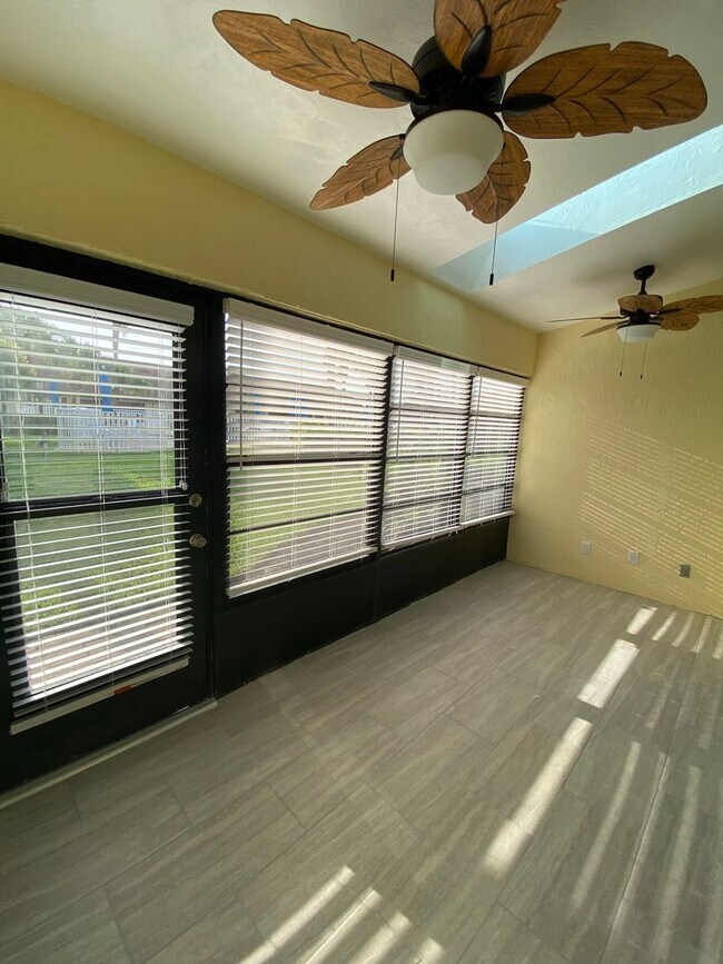 Building Photo - FULLY REMODELED VILLA IN REGENT PARK!!!!