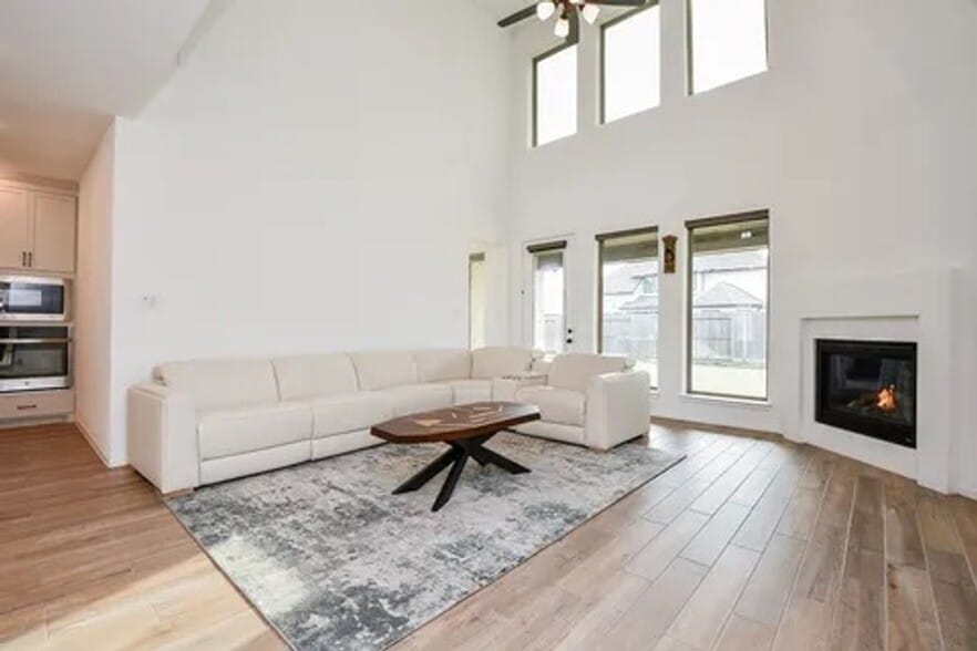 Building Photo - 10423 Mira Ter Trl