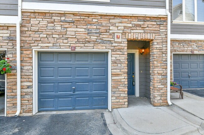 Building Photo - $2,350.00 - 2 Beds, 2 Baths, Condo in Litt...