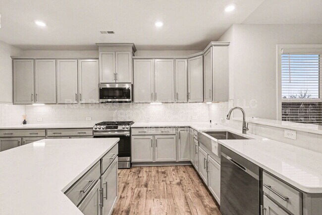 Building Photo - 7907 Moon Hl Pl