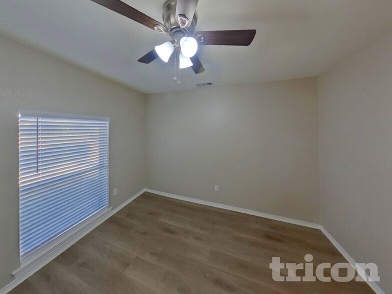 Building Photo - 909 Meadowdale Dr