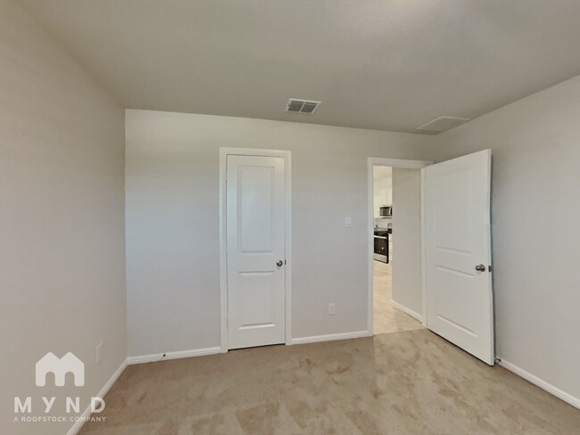 Building Photo - 5901 Piedrosa Ct