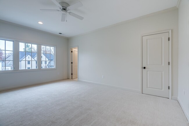 Building Photo - 455 Oma Cove