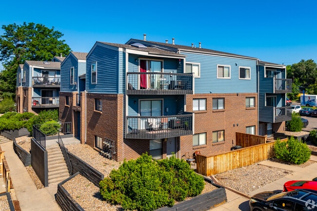 Building Photo - PARKSIDE APARTMENTS