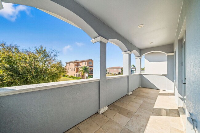 Building Photo - 815 Golden Bear Dr