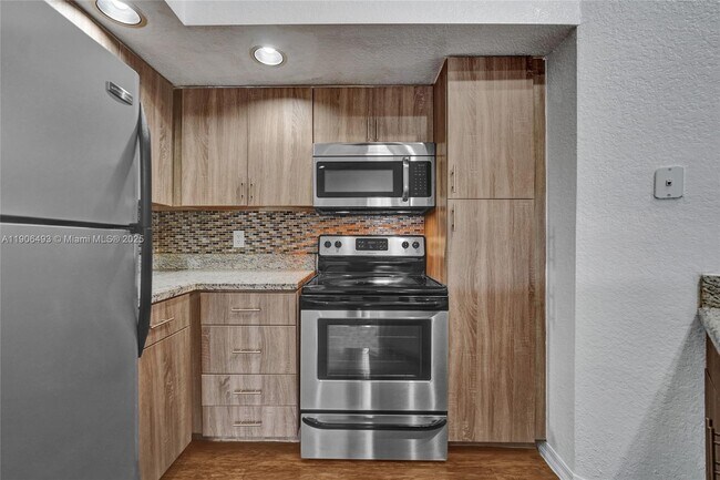 Building Photo - 417 Vista Isles Dr