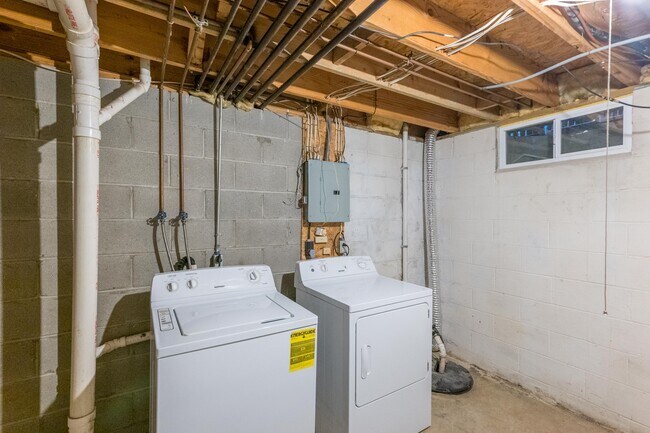 Building Photo - 867 Sheldrake Ct