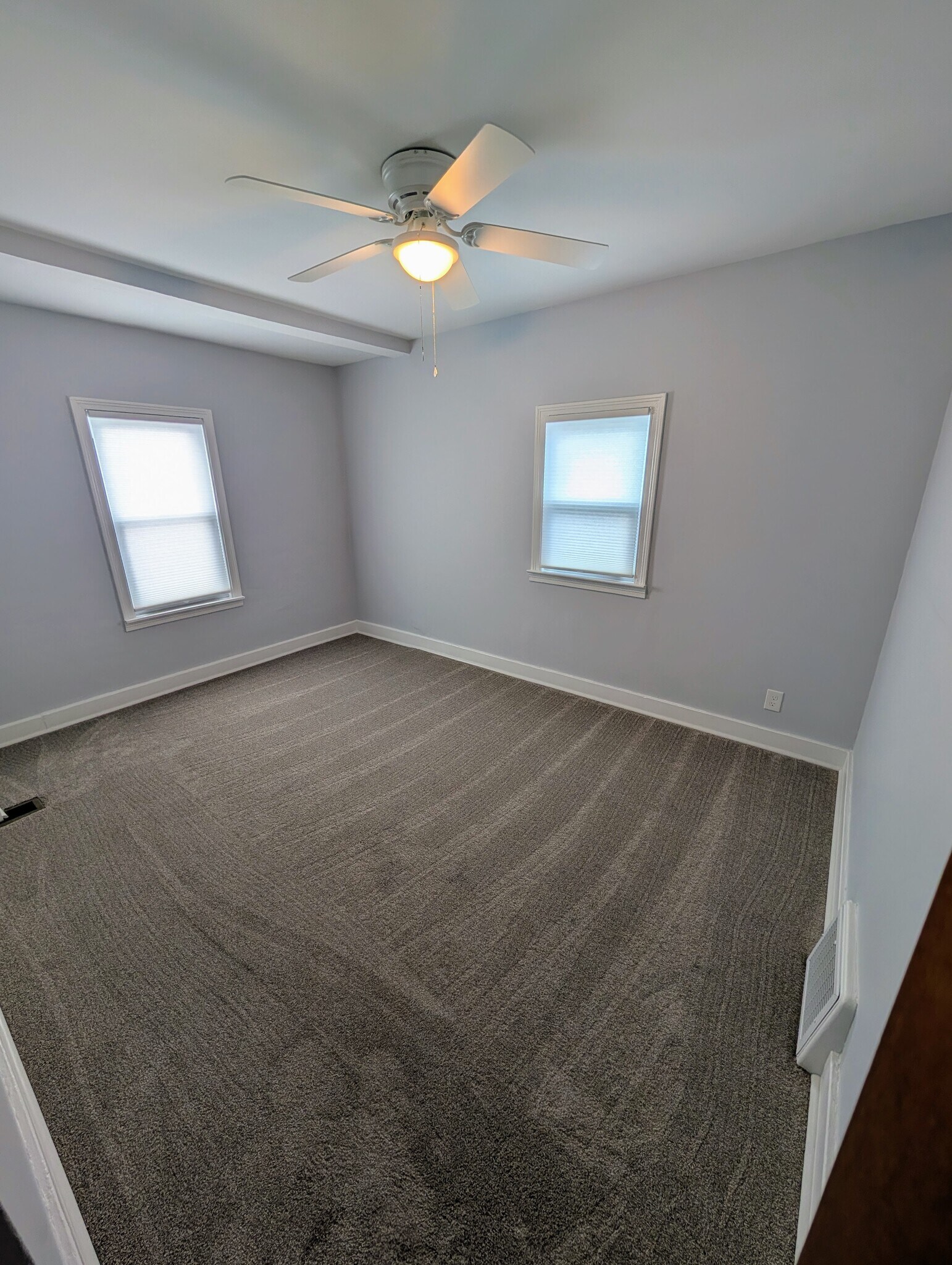 Building Photo - 412 University Ave