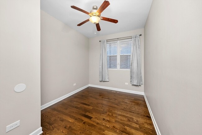 Building Photo - 450 E Bowen Ave