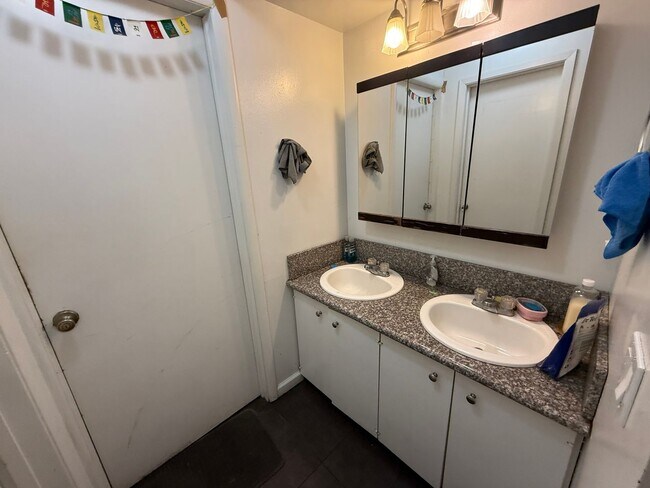 Building Photo - 68 E 200 S