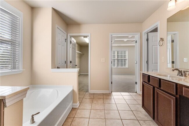 Building Photo - 1234 King Springs Ct SE