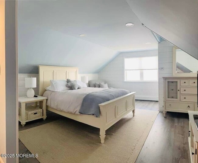 Building Photo - 425 Yale Ave