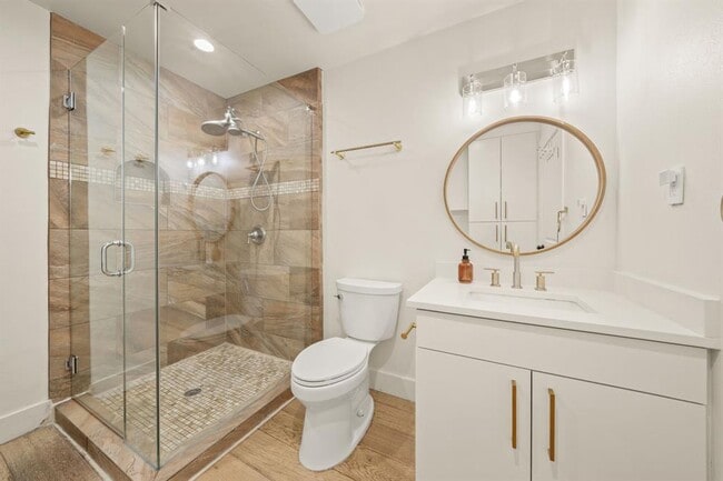 Building Photo - 912 Mansell Ave