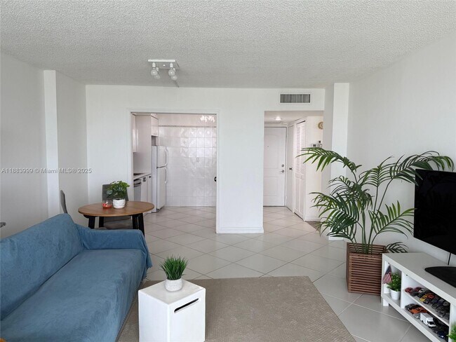 Building Photo - 100 Bayview Dr