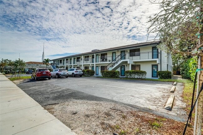 Building Photo - 2140 NE 56th St