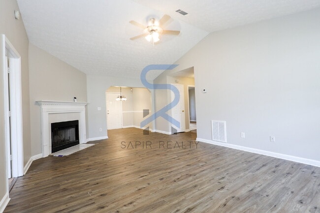 Building Photo - Move in before October 31st and get a $250...