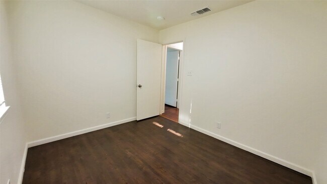 Building Photo - 1404 Woodfern Dr