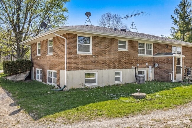 Building Photo - 8N470 Thomas Rd