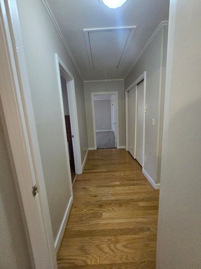 Building Photo - 3 bedroom 2 bathroom