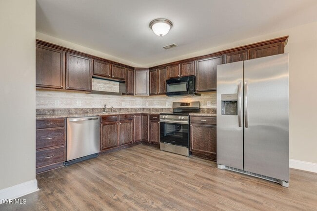 Building Photo - For Rent — Modern Duplex Near Historic Jonesborough