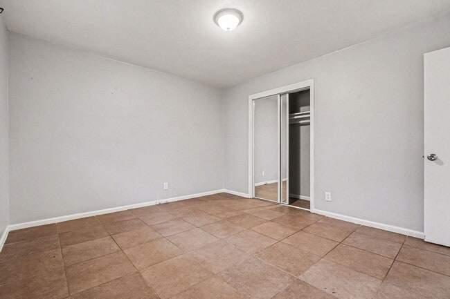 Building Photo - Nice 2BR/1BA Duplex in East Point!