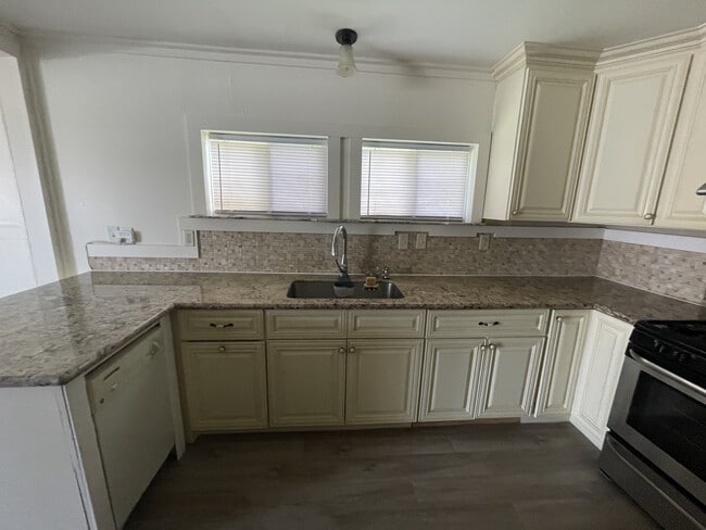 Building Photo - 2422 Stafford St