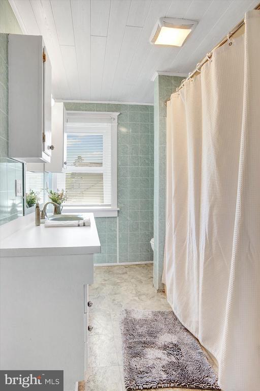 Building Photo - 319 N 2nd St