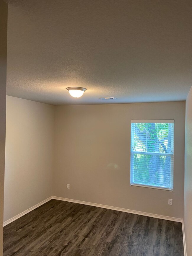 Building Photo - *LIMITED TIME OFFER* Three Bedroom | Two B...