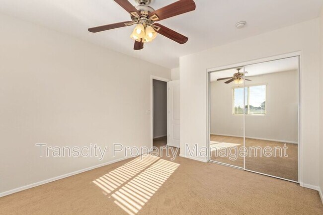 Building Photo - 10221 E Isleta Ave