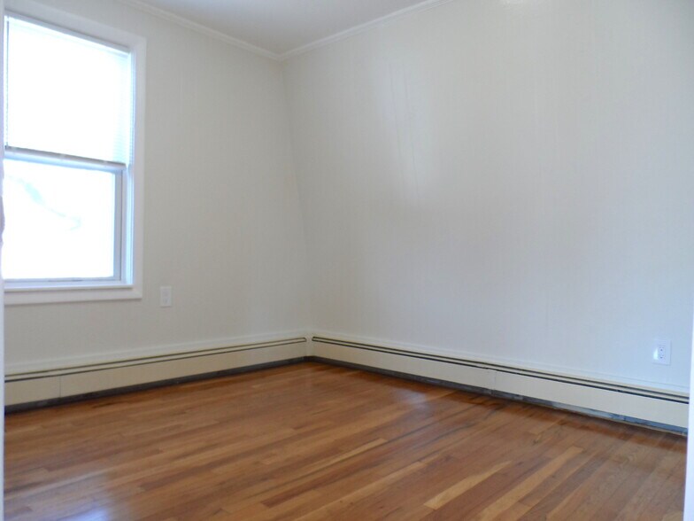 Building Photo - 17 Sewall St