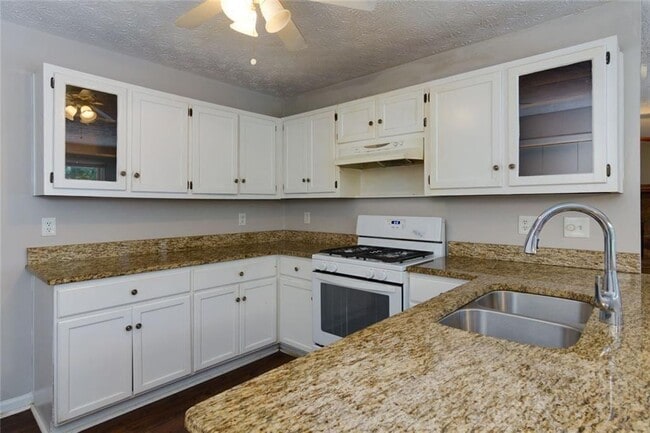 Building Photo - 1200 Mitsy Forest Dr NE