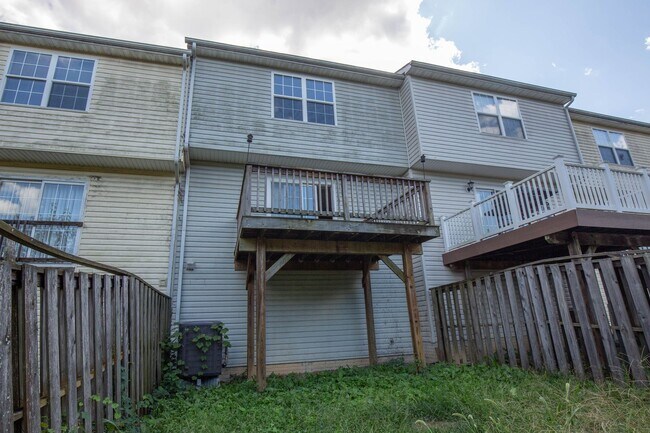 Building Photo - 3 Bed, 2.5 Bath in Martinsburg