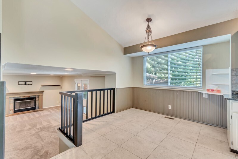 Building Photo - 582 Meadow Hill Dr