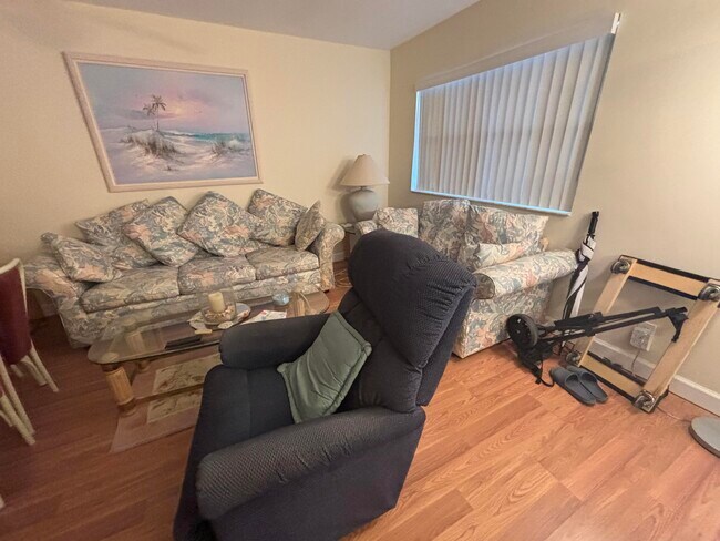 Building Photo - 596 Saxony M