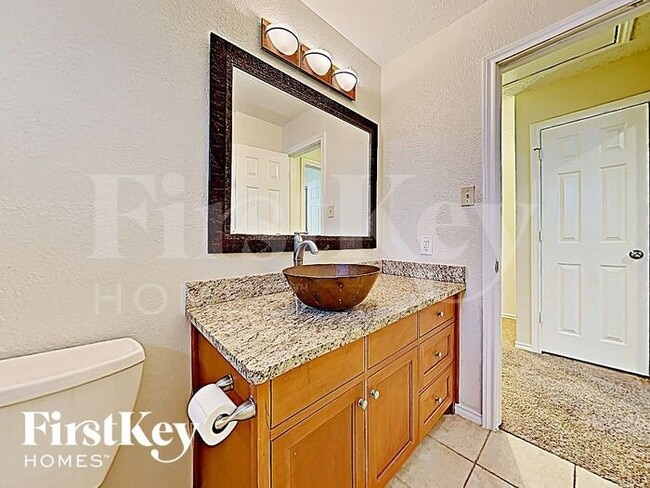 Building Photo - 811 W Lynn Creek Dr