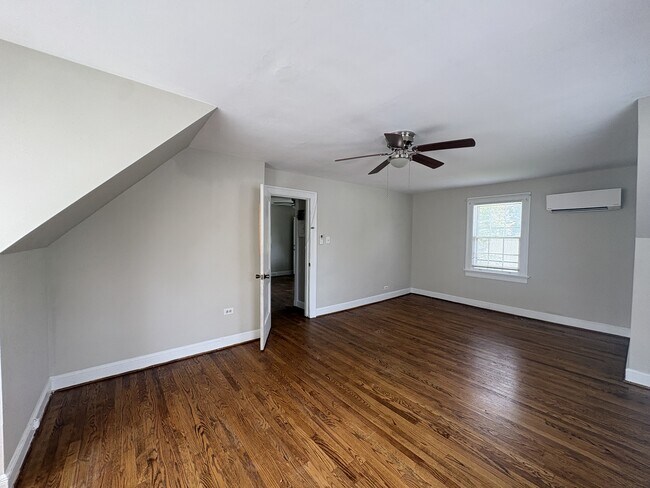 Building Photo - 142 Grove Ave