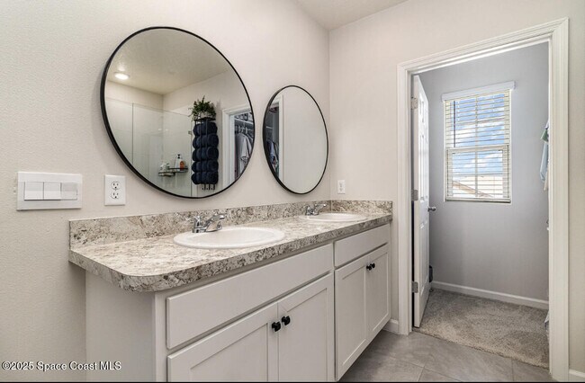 Building Photo - 7389 Tourmaline Dr
