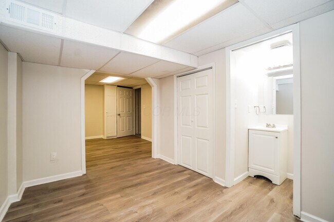 Building Photo - 4005 Vermilion Ave