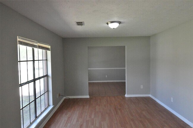 Building Photo - 164 Camellia Ct