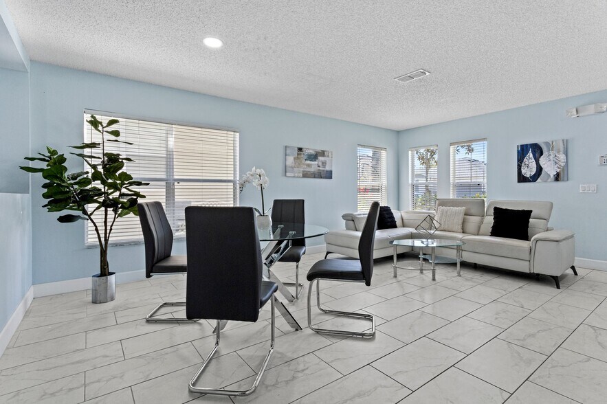 Building Photo - 642 Elderberry Dr