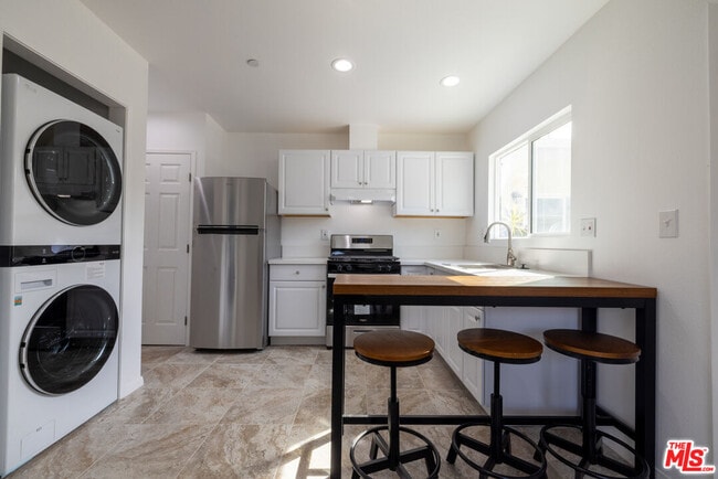 Building Photo - 15415 Sandstone St