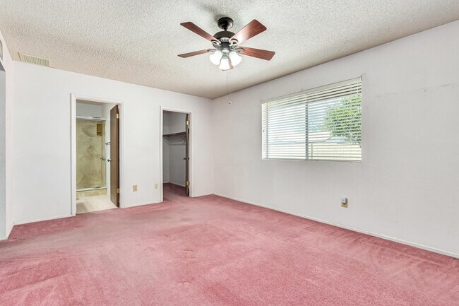 Building Photo - 1432 S Oracle