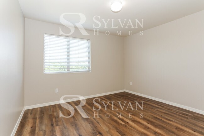 Building Photo - The living is easy in this 5 bedroom, 3 ba...