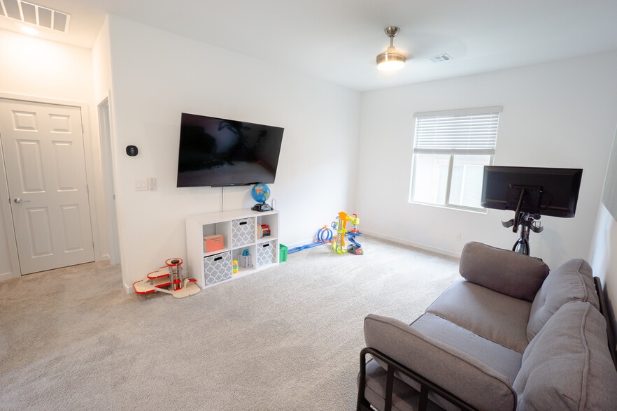Bonus Room / Loft - 12412 Shoreline Echo Ave