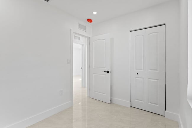 Building Photo - 15920 NW 17th Ave