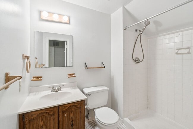 Building Photo - Wonderful, 4 level Arlington Brick townhome!