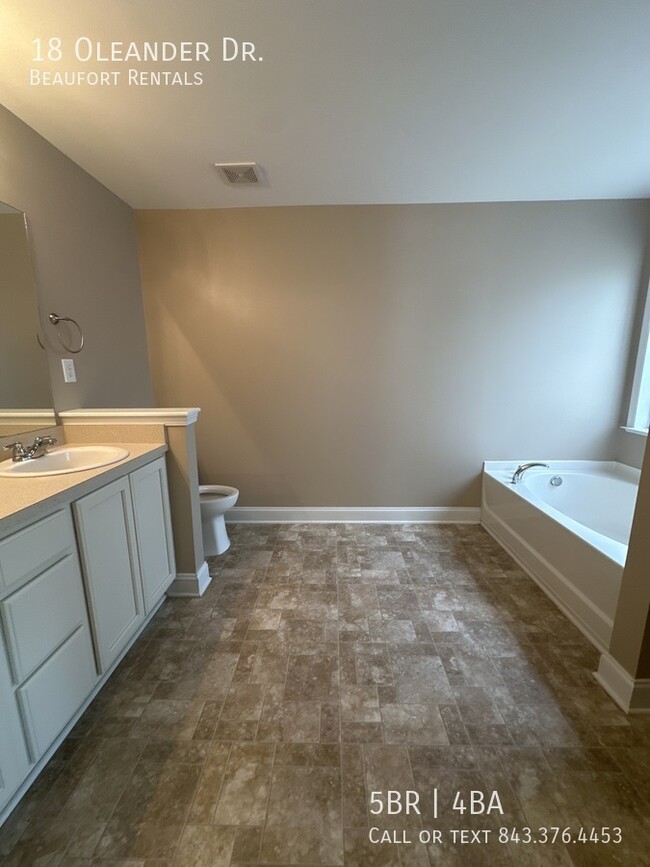 Building Photo - 18 Oleander Dr
